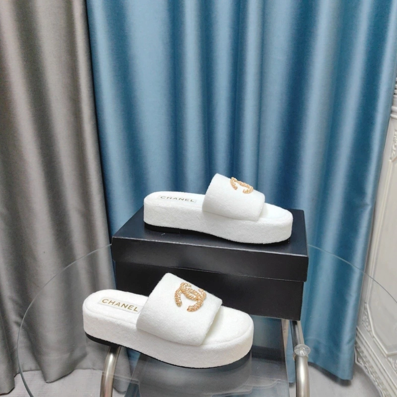 SportInspired Chxnxl Slippers 130624