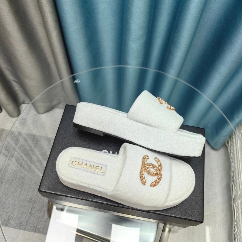 SportInspired Chxnxl Slippers 130624