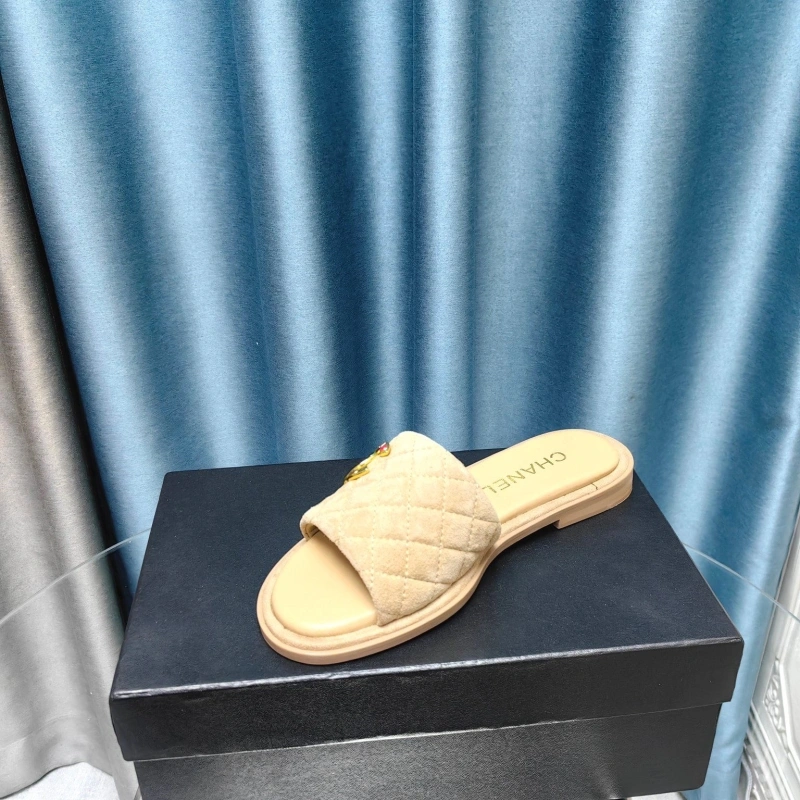 Bright Chxnxl Slippers 130612