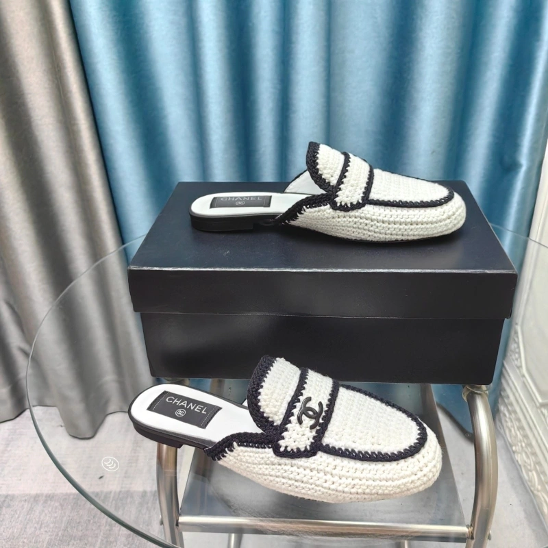 Compact Chxnxl Slippers 130593