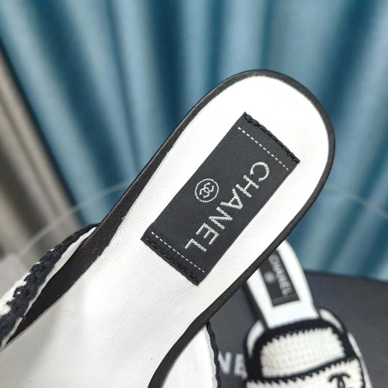 Compact Chxnxl Slippers 130593