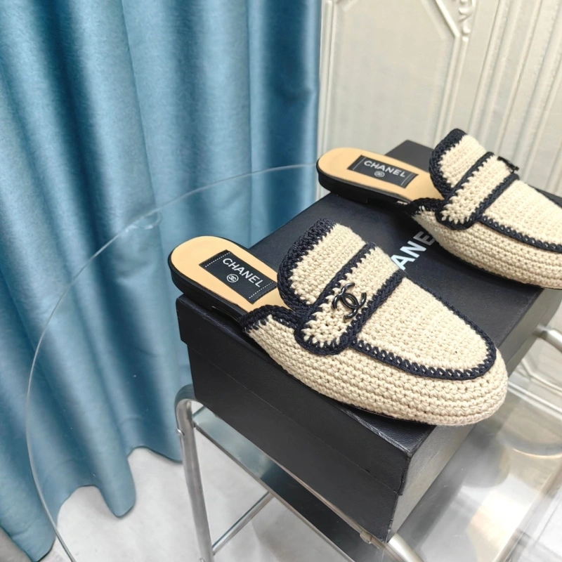 Sleek Chxnxl Slippers 130588