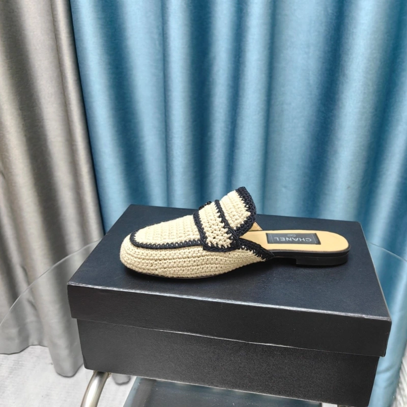 Sleek Chxnxl Slippers 130588