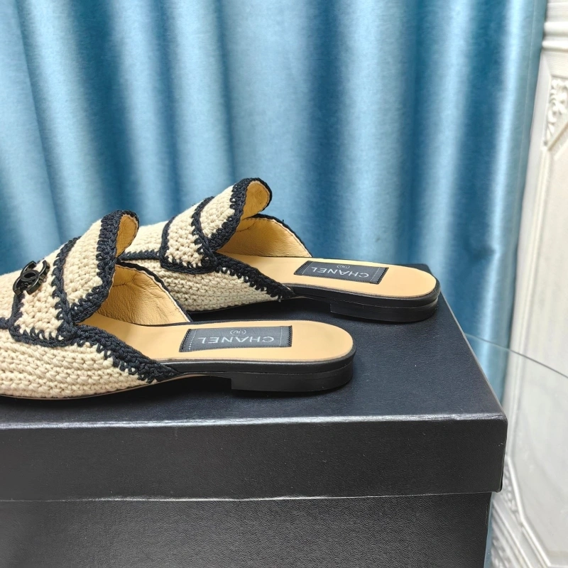Sleek Chxnxl Slippers 130588