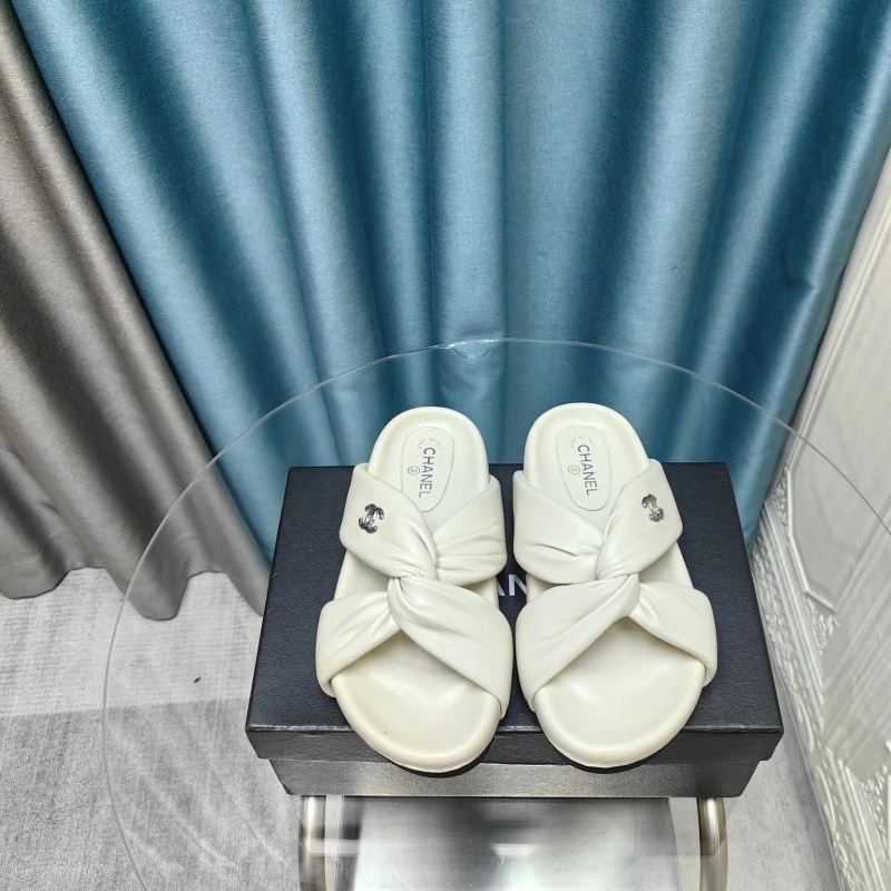 Trendsetting Chxnxl Slippers 130589