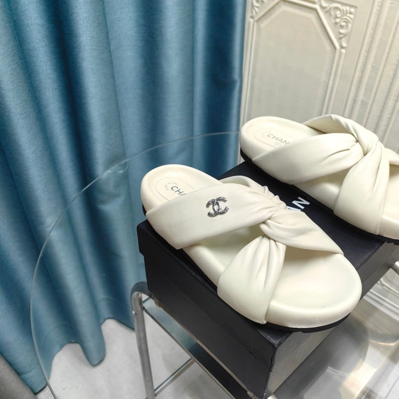Trendsetting Chxnxl Slippers 130589