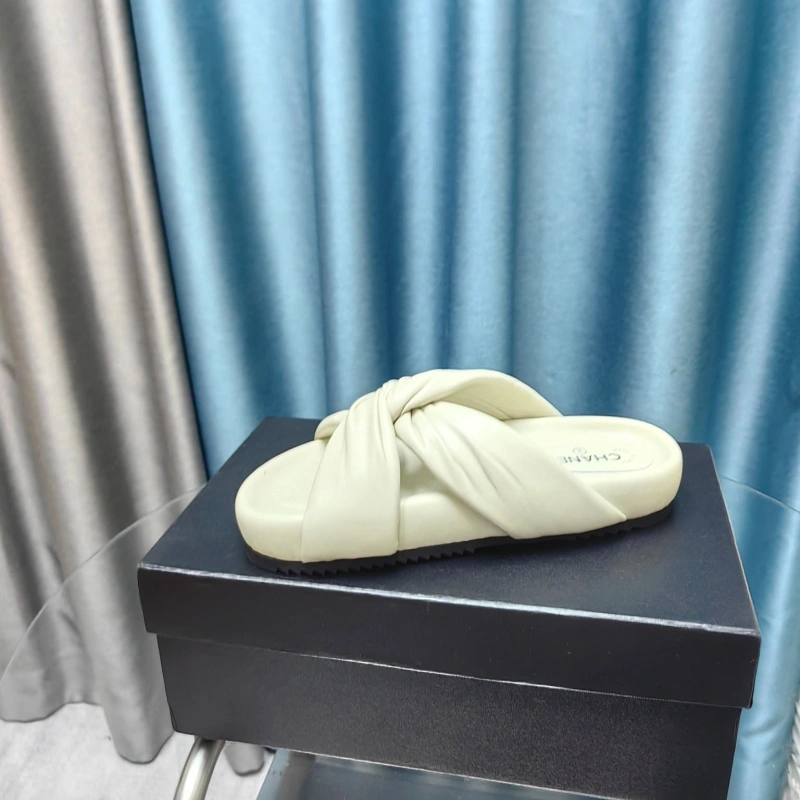 Trendsetting Chxnxl Slippers 130589