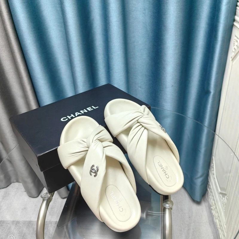 Trendsetting Chxnxl Slippers 130589