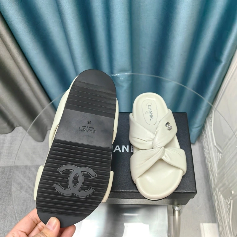 Trendsetting Chxnxl Slippers 130589