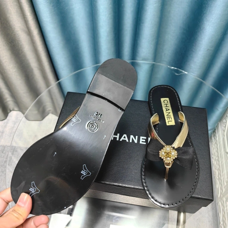 Bold Chxnxl Slippers 130590