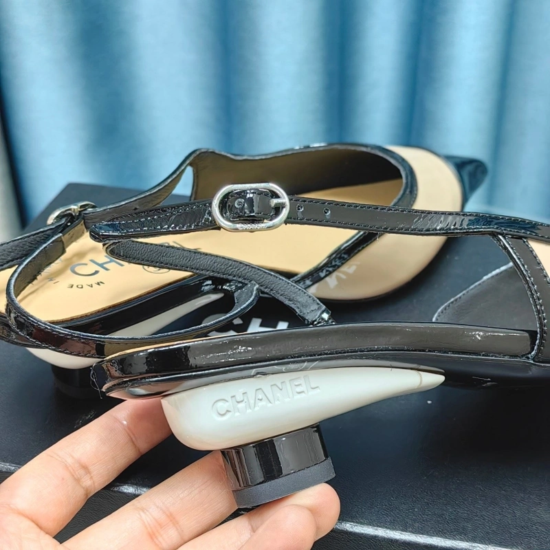 Flexible Chxnxl Sandals 131084