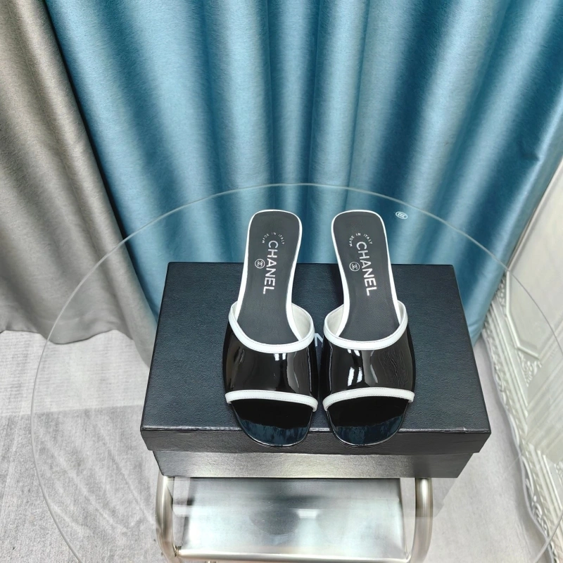 Classic Chxnxl Sandals 131088