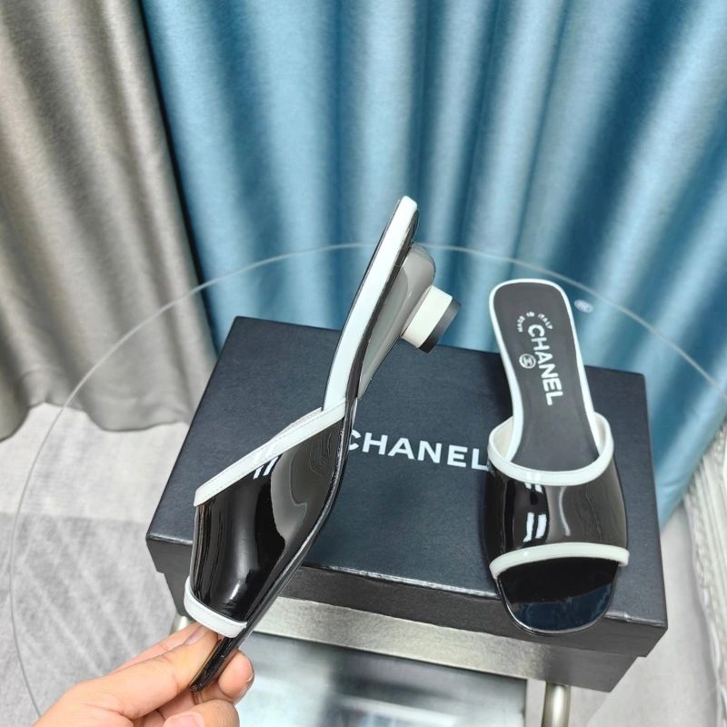 Classic Chxnxl Sandals 131088