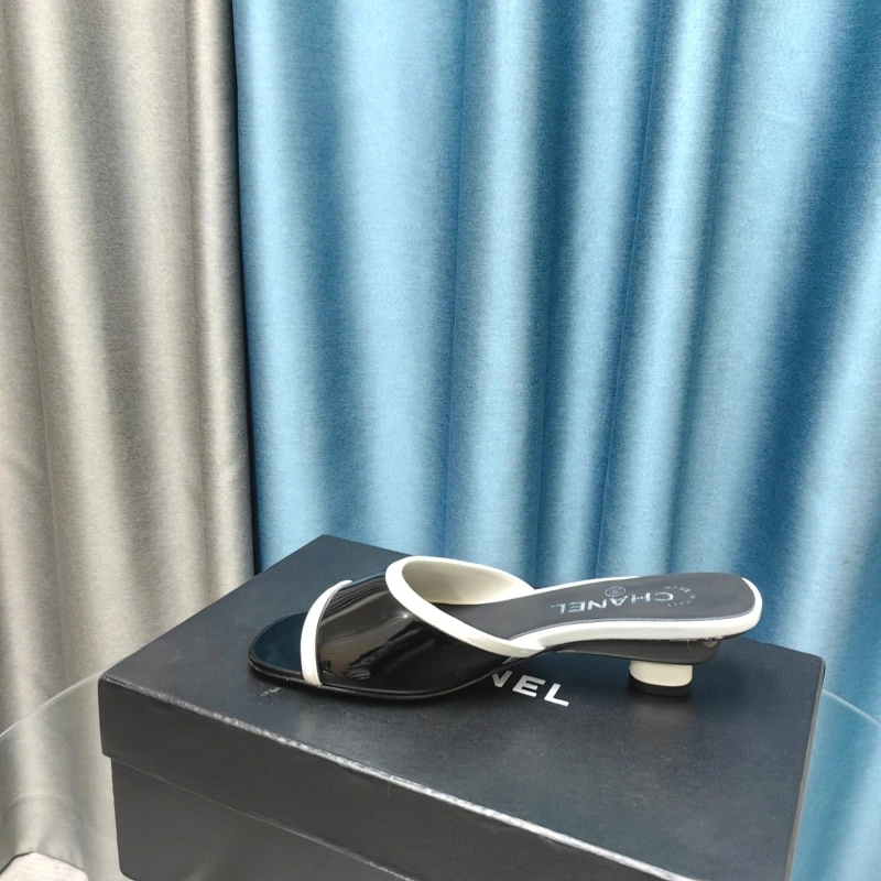 Classic Chxnxl Sandals 131088