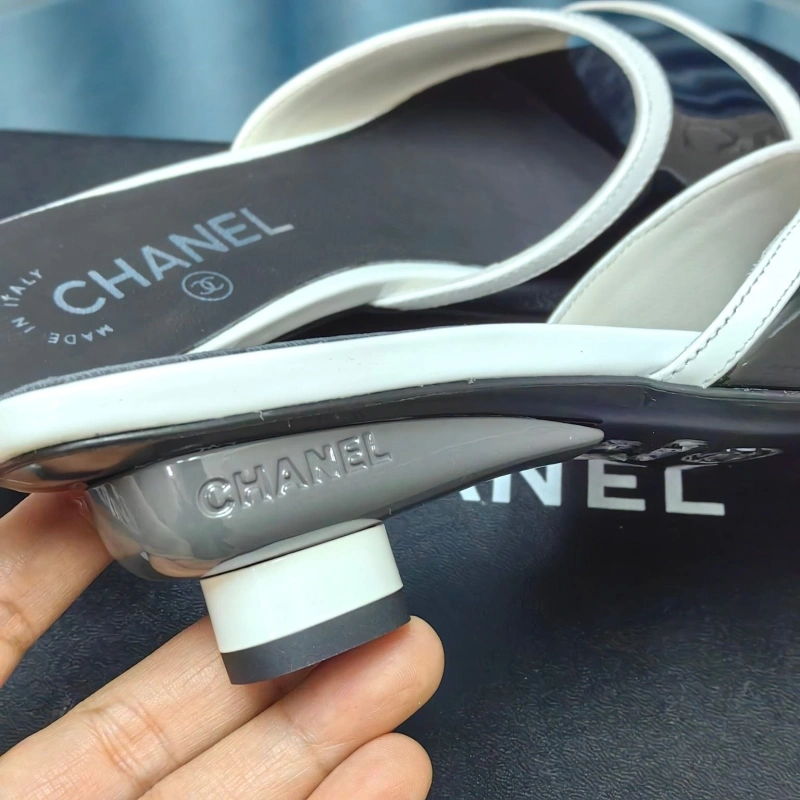 Classic Chxnxl Sandals 131088