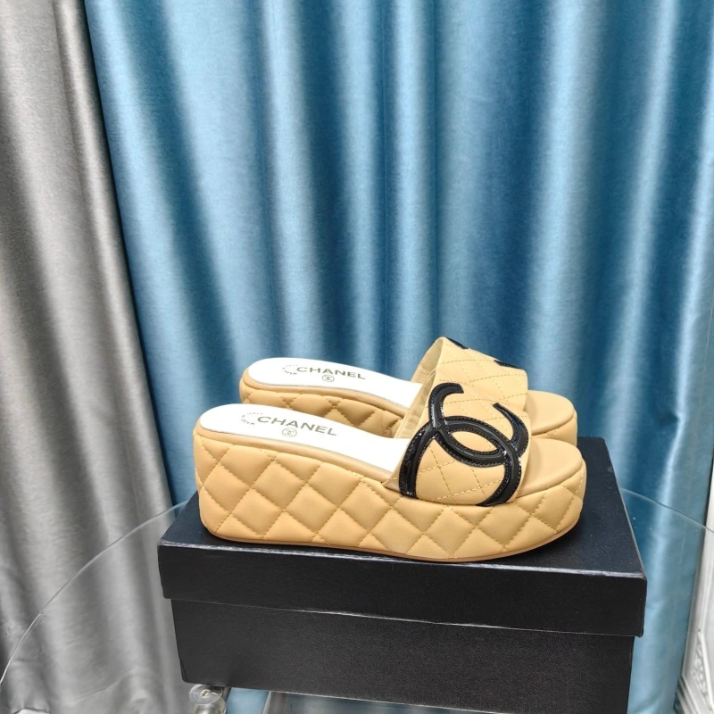 Timeless Chxnxl Slippers 130576