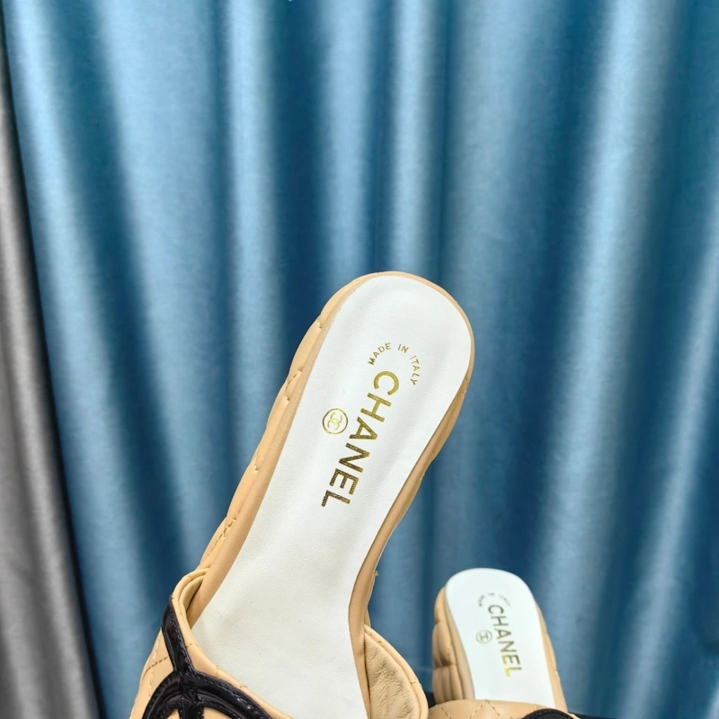 Timeless Chxnxl Slippers 130576