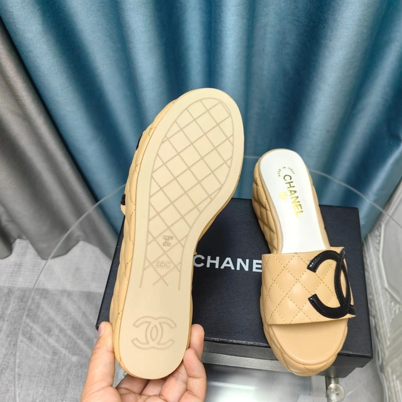 Timeless Chxnxl Slippers 130576