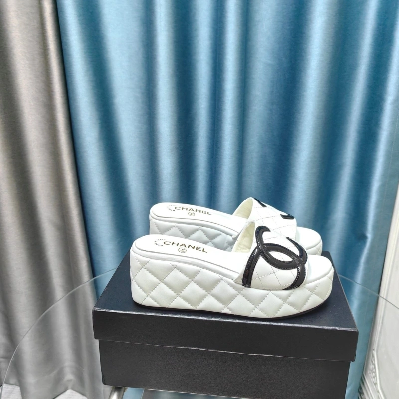 Unique Chxnxl Slippers 130575