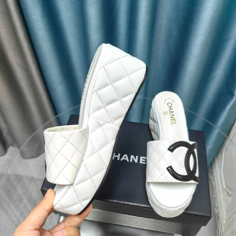 Unique Chxnxl Slippers 130575
