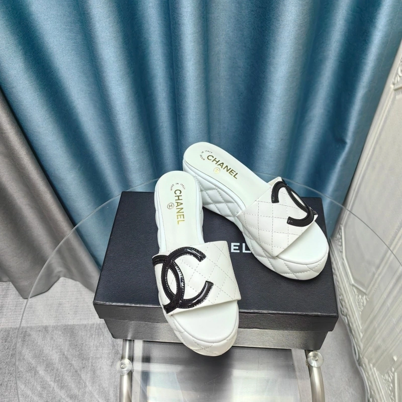 Unique Chxnxl Slippers 130575