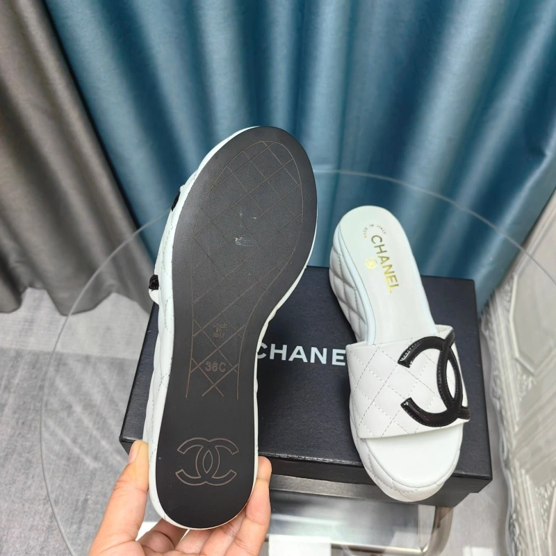 Unique Chxnxl Slippers 130575
