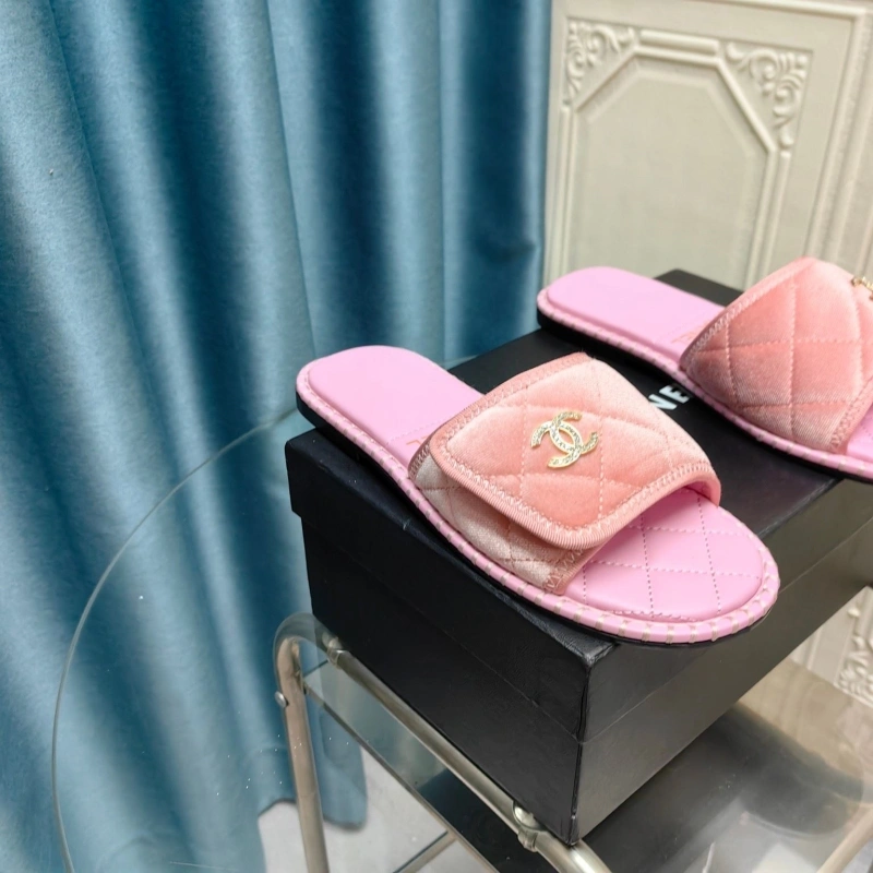 HighQuality Chxnxl Slippers 130572