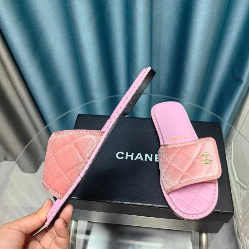 HighQuality Chxnxl Slippers 130572
