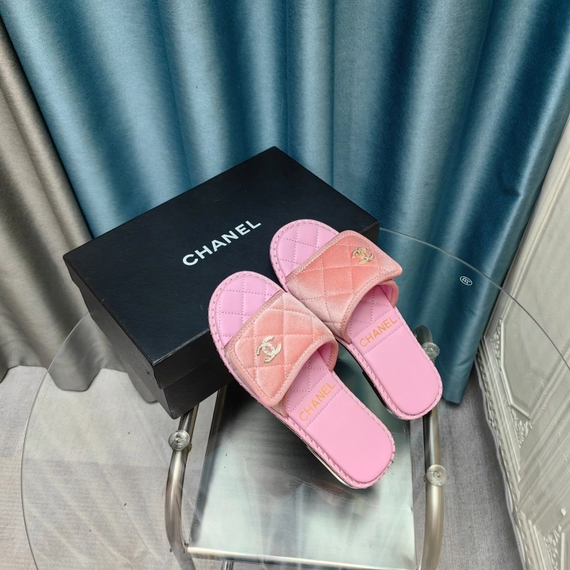HighQuality Chxnxl Slippers 130572