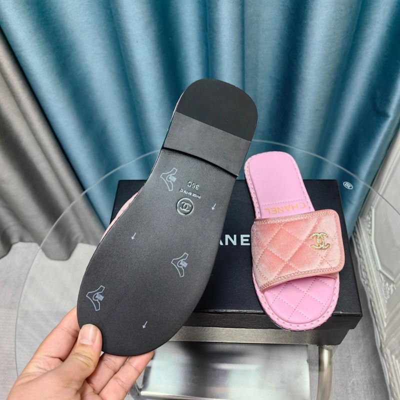 HighQuality Chxnxl Slippers 130572