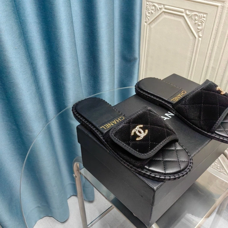 Refined Chxnxl Slippers 130569