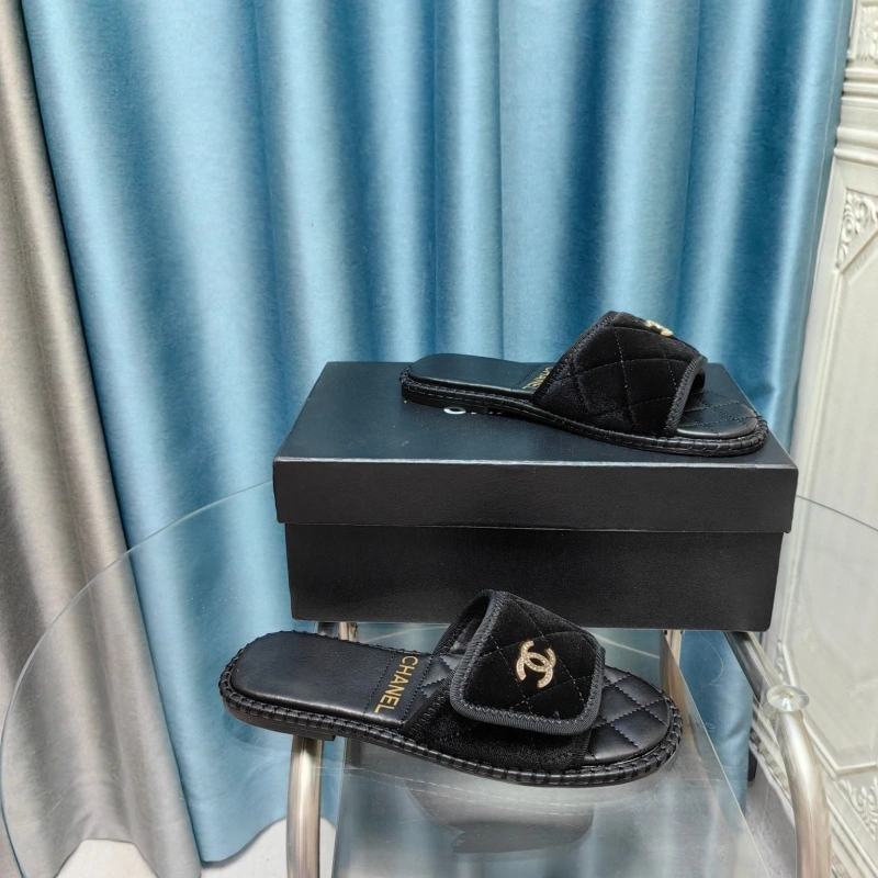 Refined Chxnxl Slippers 130569