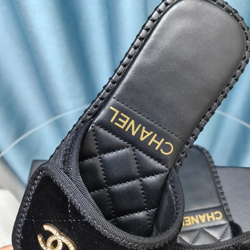 Refined Chxnxl Slippers 130569