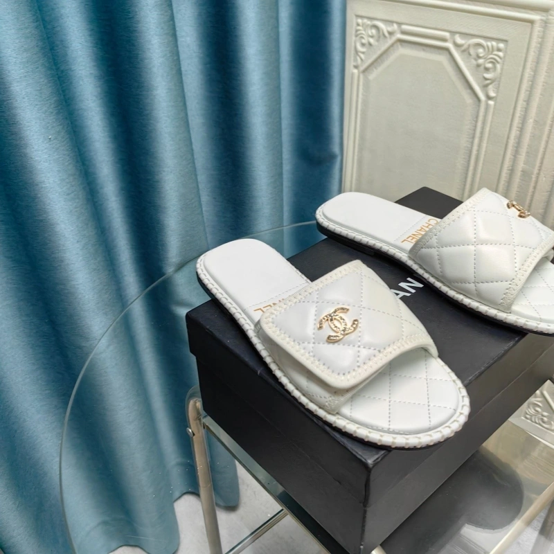 Lightweight Chxnxl Slippers 130568