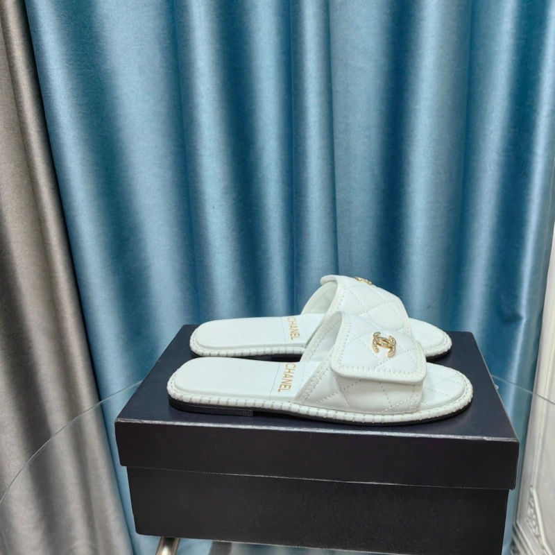 Lightweight Chxnxl Slippers 130568