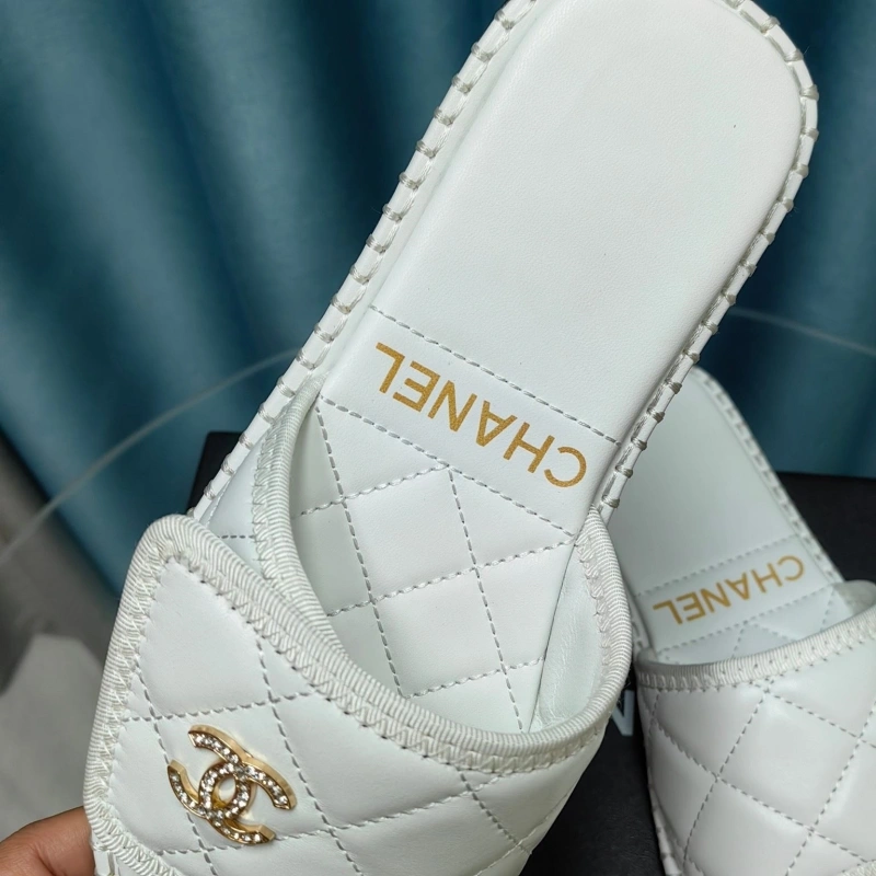 Lightweight Chxnxl Slippers 130568
