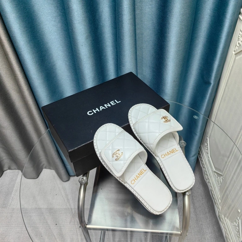 Lightweight Chxnxl Slippers 130568