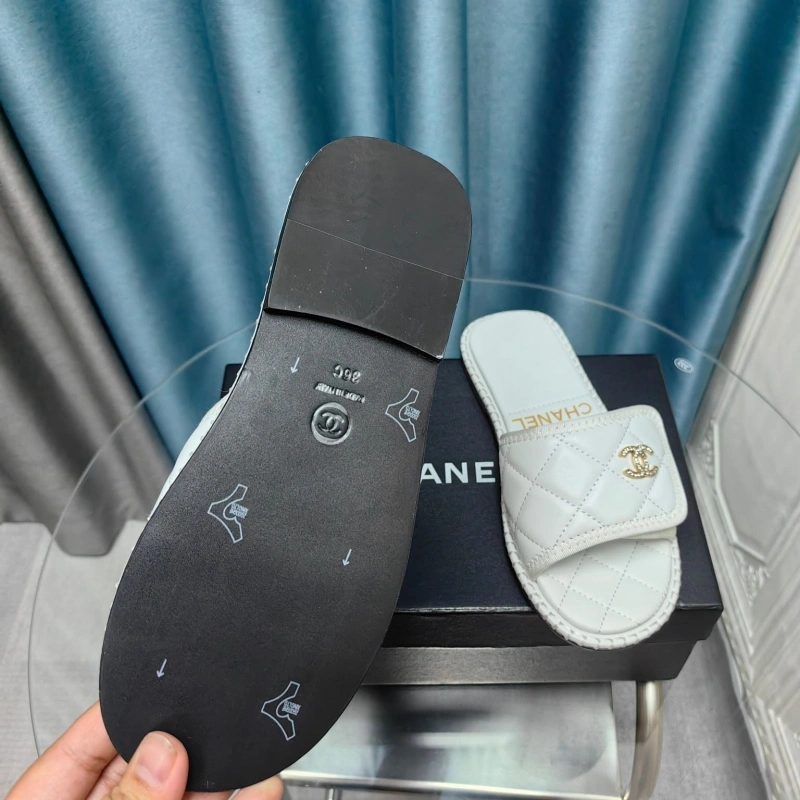 Lightweight Chxnxl Slippers 130568