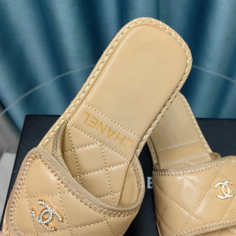 Comfortable Chxnxl Slippers 130567