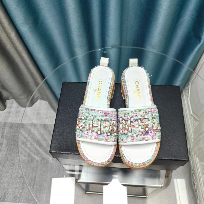 Minimalist Chxnxl Slippers 130548