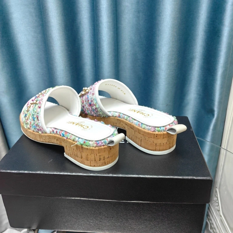 Minimalist Chxnxl Slippers 130548