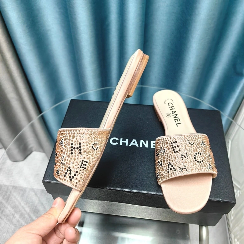 WellDesigned Chxnxl Slippers 130549