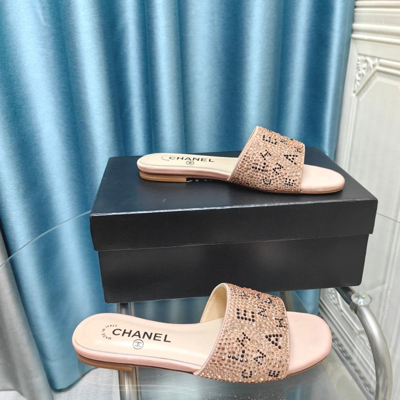WellDesigned Chxnxl Slippers 130549