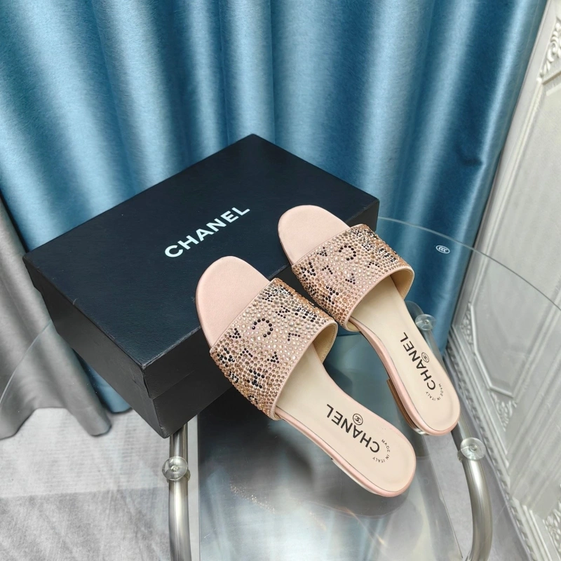 WellDesigned Chxnxl Slippers 130549