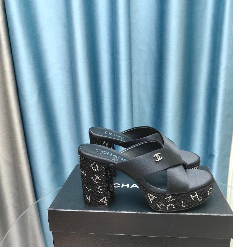 Trendsetting Chxnxl Sandals 131054