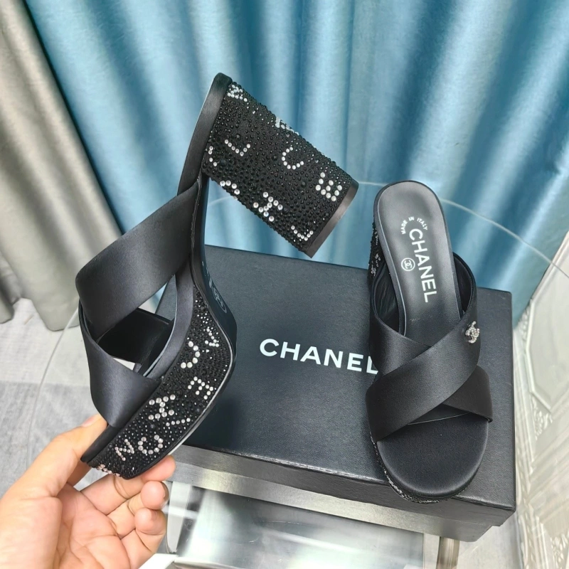 Trendsetting Chxnxl Sandals 131054