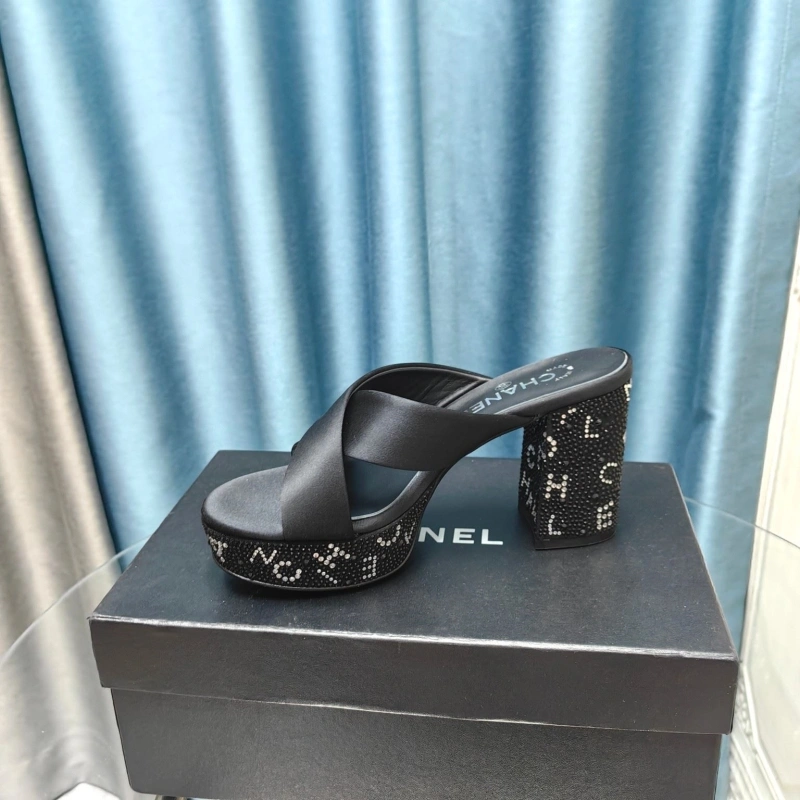 Trendsetting Chxnxl Sandals 131054
