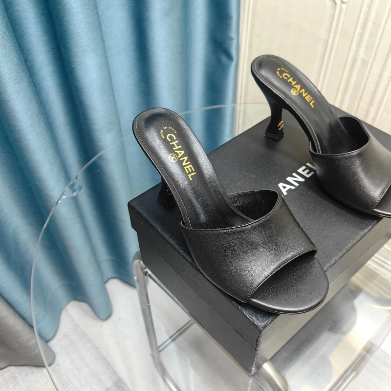 WellDesigned Chxnxl Slippers 130520