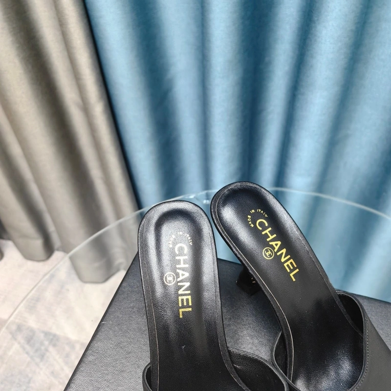 WellDesigned Chxnxl Slippers 130520