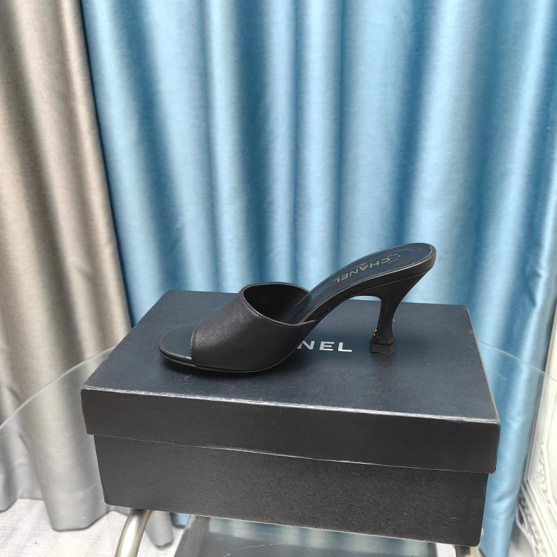 WellDesigned Chxnxl Slippers 130520